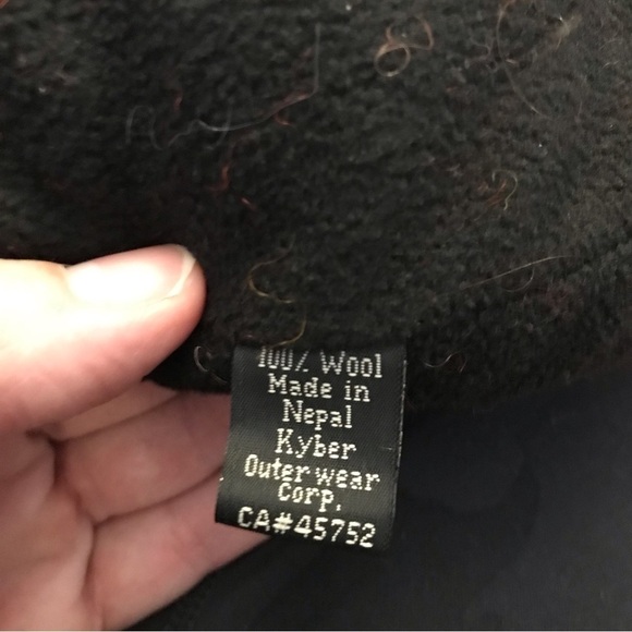 𝅺KYBER knitted winter hat/ toque.  Shades of red and orange.  Made in Nepal. - Picture 8 of 8